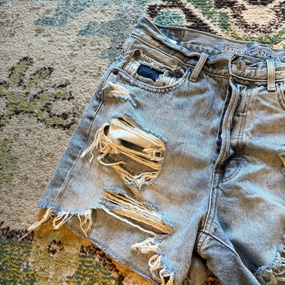 American Eagle High-Rise Distressed Denim Shorts – Size 6 - Picture 6 of 9